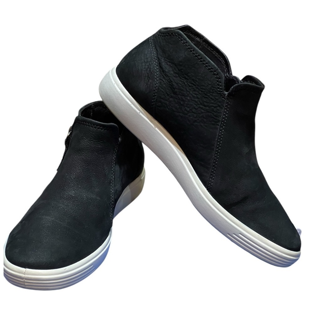 ECCO SOFT NUBUCK LOW ZIP SNEAKER BOOTIES SZ 8-8.5/39 EUC